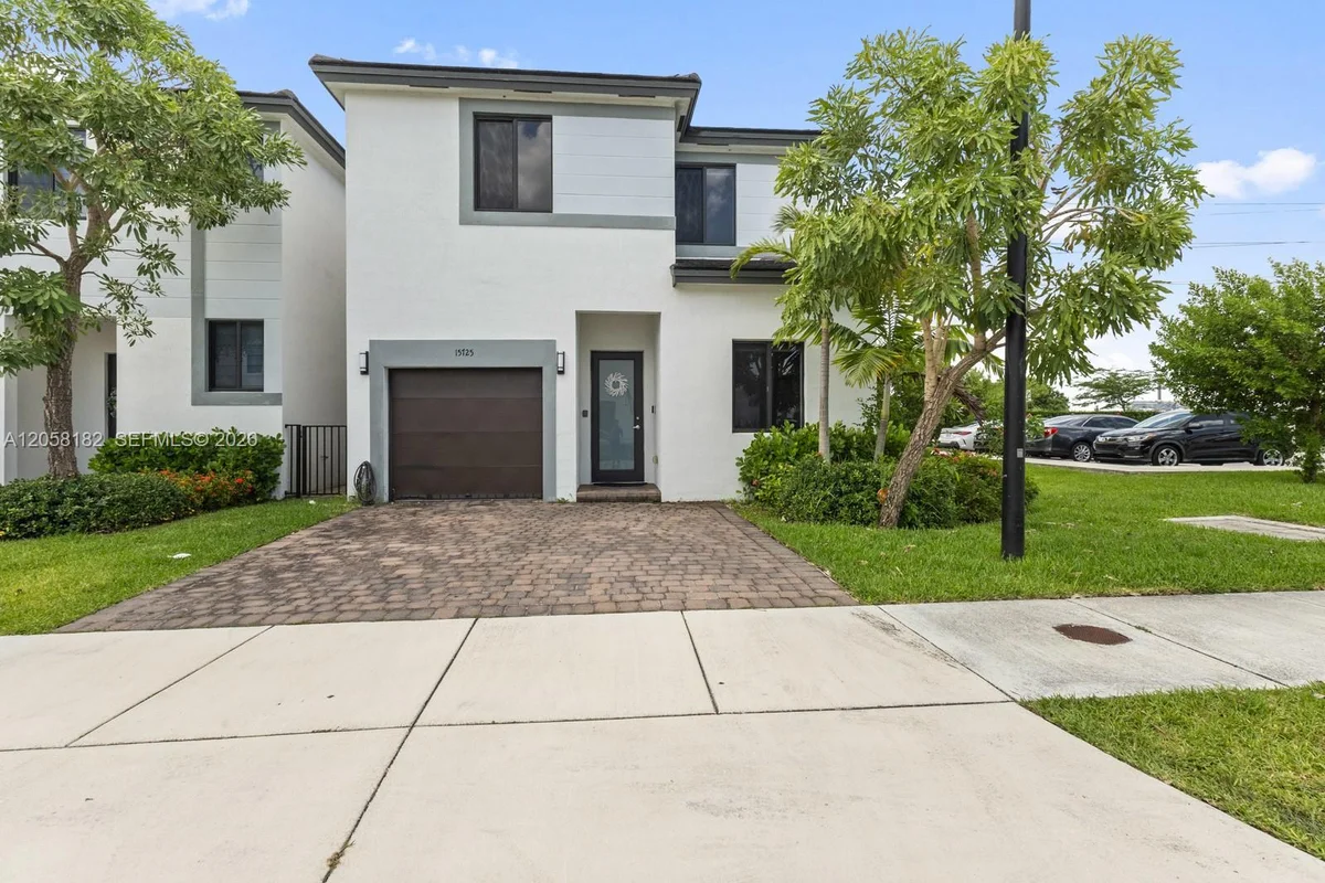 15725 SW 136th Ter, Miami: photo 1 of 36