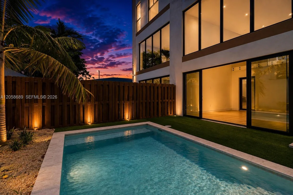 420 NE 62nd St #B, Miami: photo 1 of 28