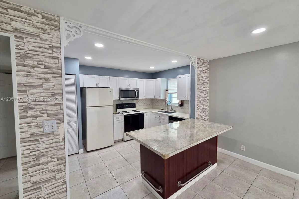 4159 NW 90th Ave #201, Coral Springs: photo 1 of 25