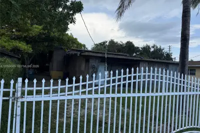 809 NW 108th St, Miami: photo 1 of 9