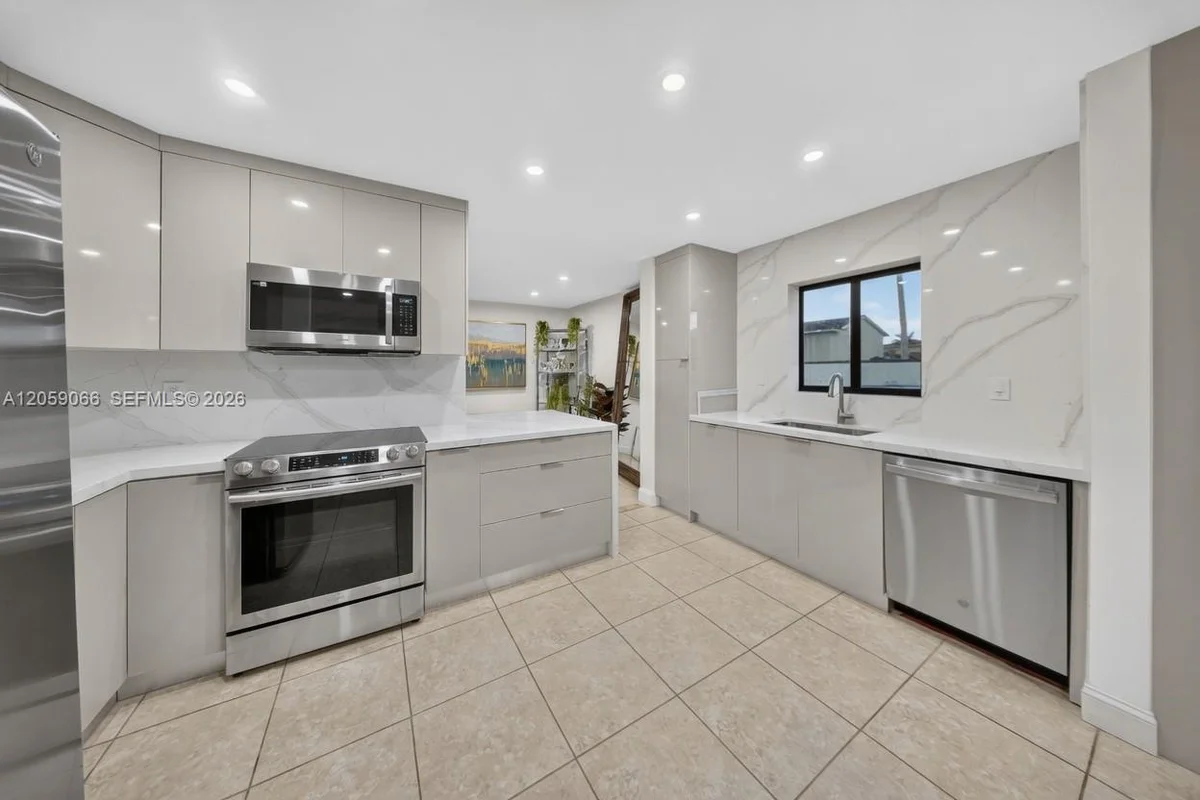 12510 SW 95th Ter, Miami: photo 1 of 29