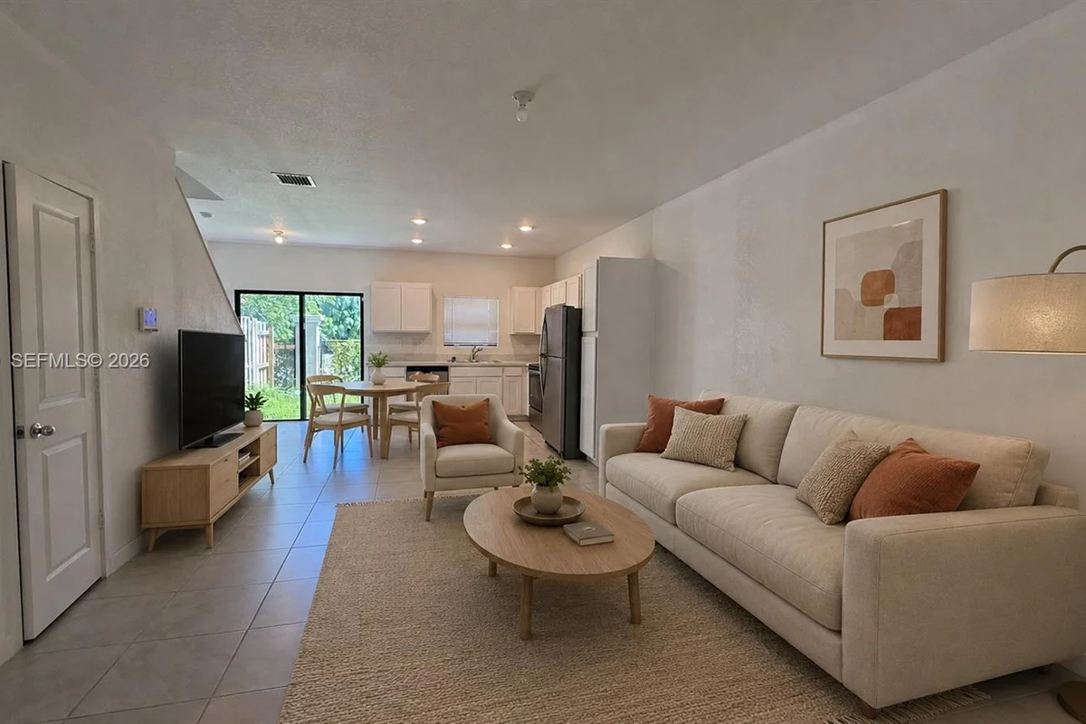 322 NE 1st Dr, Florida City: photo 1 of 12