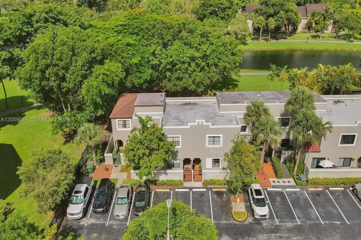 10540 SW 154th Ct #7, Miami: photo 1 of 32