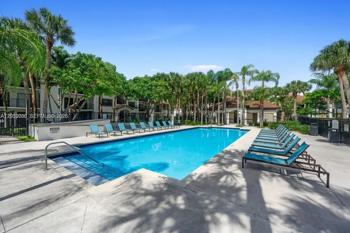 510 S Park Rd #23-10, Hollywood: photo 1 of 30