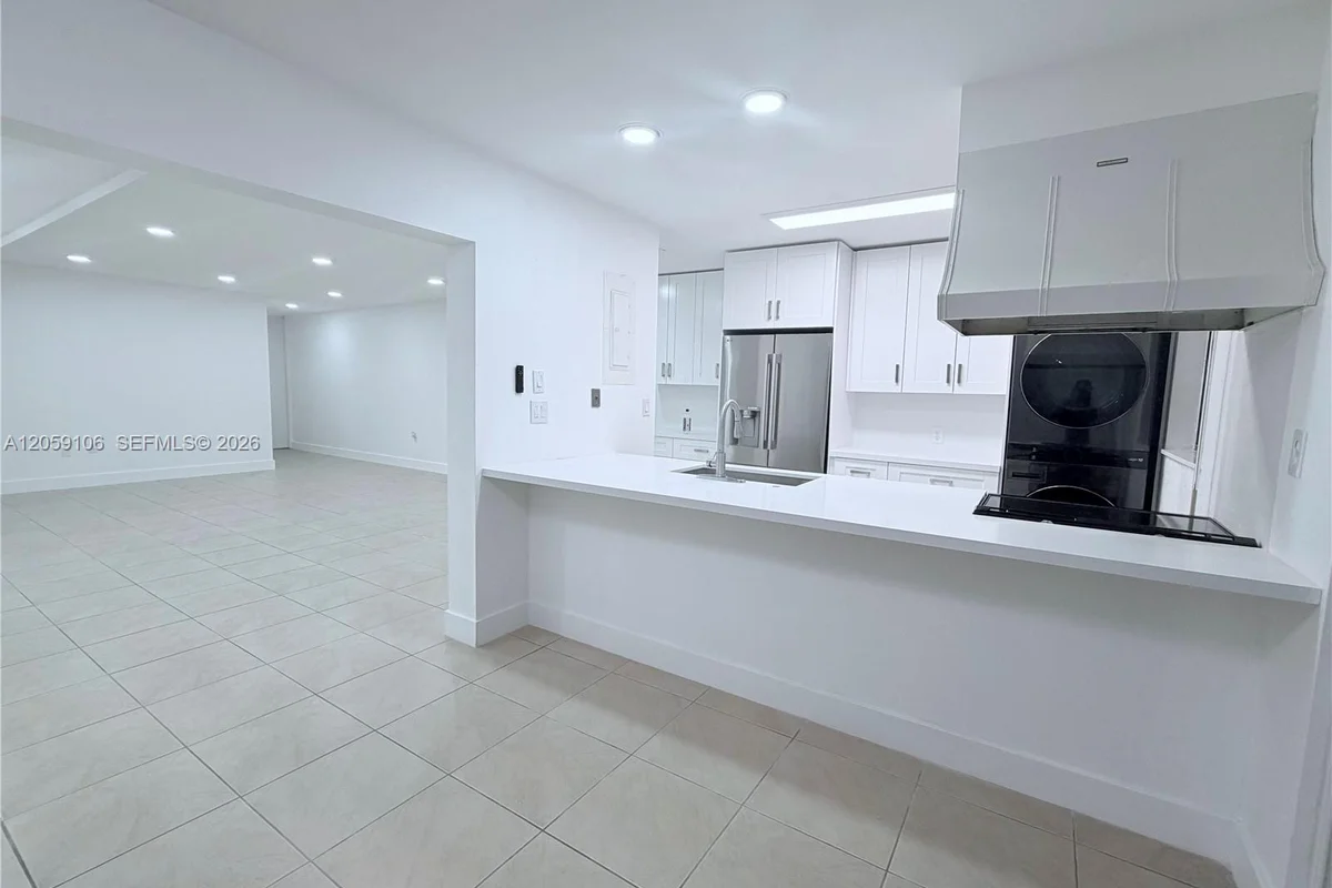 7011 Crown Gate Ct, Miami Lakes: photo 1 of 1