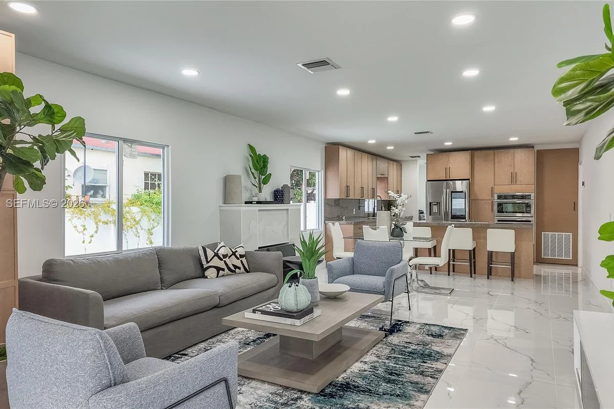 3389 NW 14th Ave, Miami: photo 1 of 24