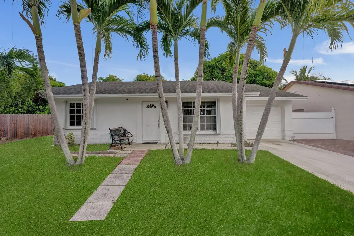 6134 E Wauconda Way E, Lake Worth: photo 1 of 28