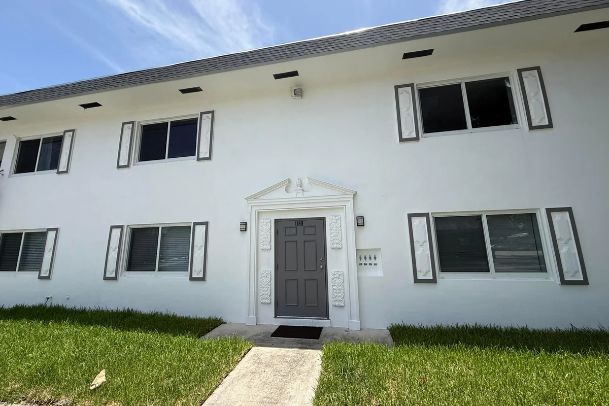 1859 Lincoln St #202, Hollywood: photo 1 of 11