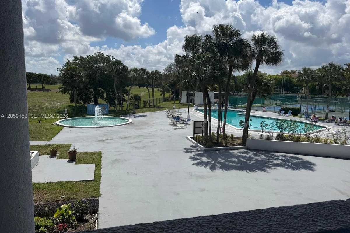 3821 Environ Blvd #407, Lauderhill: photo 1 of 11