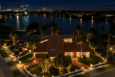 1110 SW 97th Ave, Miami: photo 1 of 85
