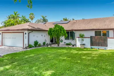 4201 NW 73rd Ave, Lauderhill: photo 1 of 24