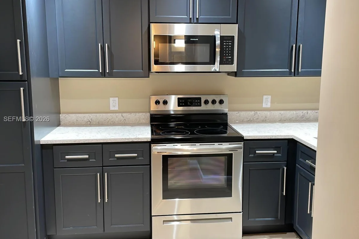 120 Royal Park Dr #2D, Oakland Park: photo 1 of 15