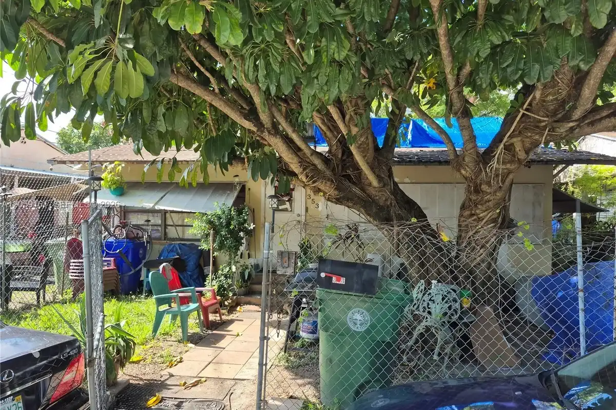 353 NE 58th St, Miami: photo 1 of 6