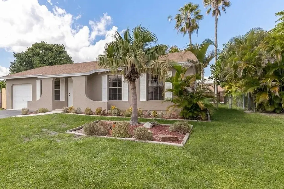 2681 NW 108th Ave, Sunrise: photo 1 of 10