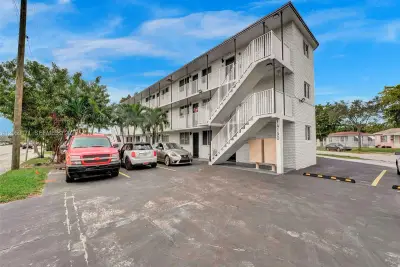 14190 W Dixie Hwy #3, North Miami: photo 1 of 20