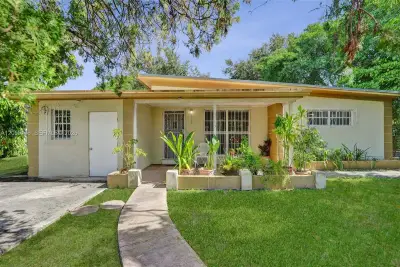 2145 NW 124th St, Miami: photo 1 of 40