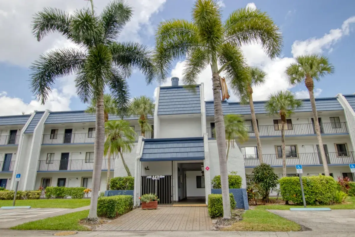 4471 Luxemburg Ct #206, Lake Worth: photo 1 of 16