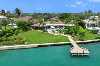 90 Lighthouse Dr, Jupiter Inlet Colony: photo 1 of 38