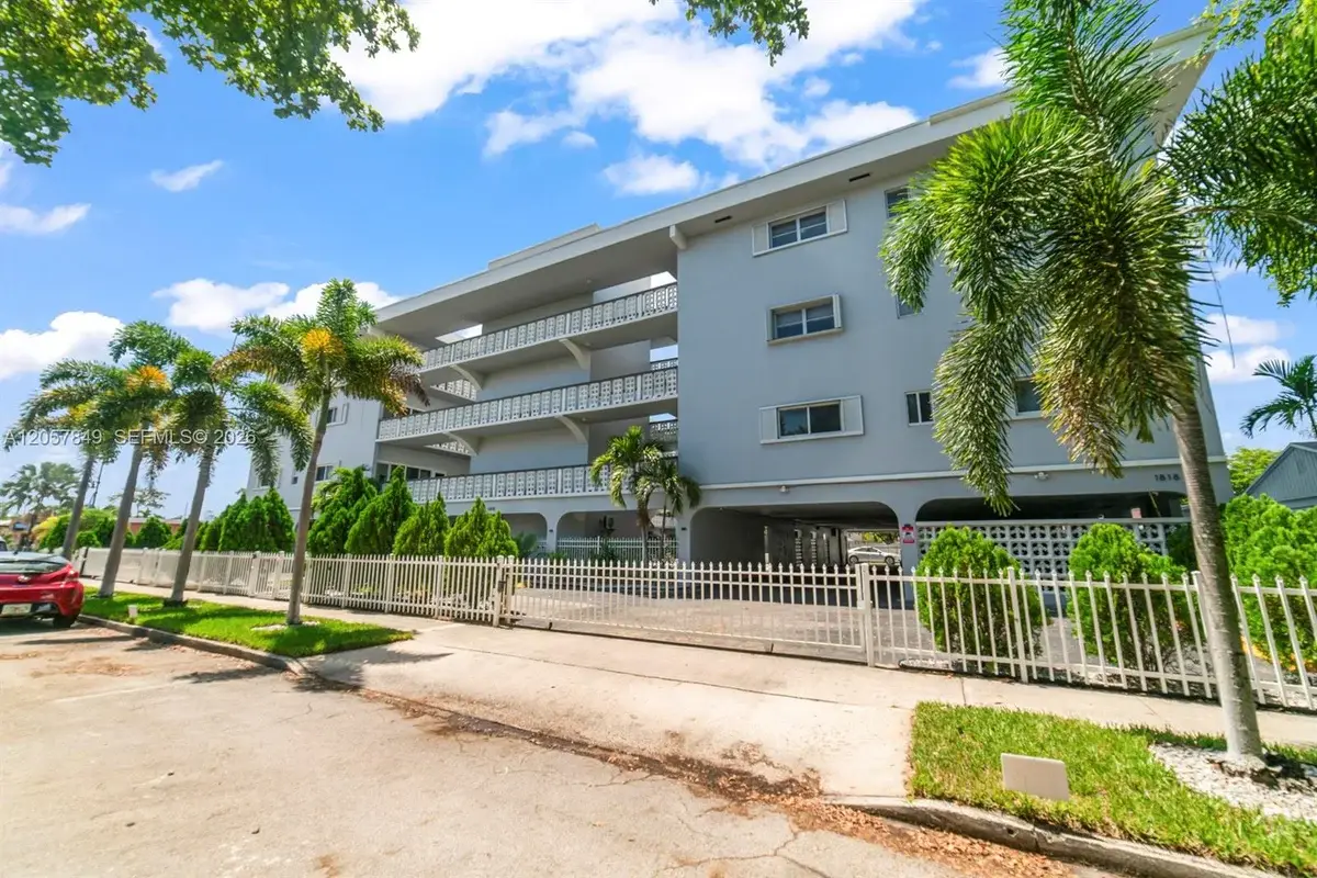 1818 Rodman St #4A, Hollywood: photo 1 of 30