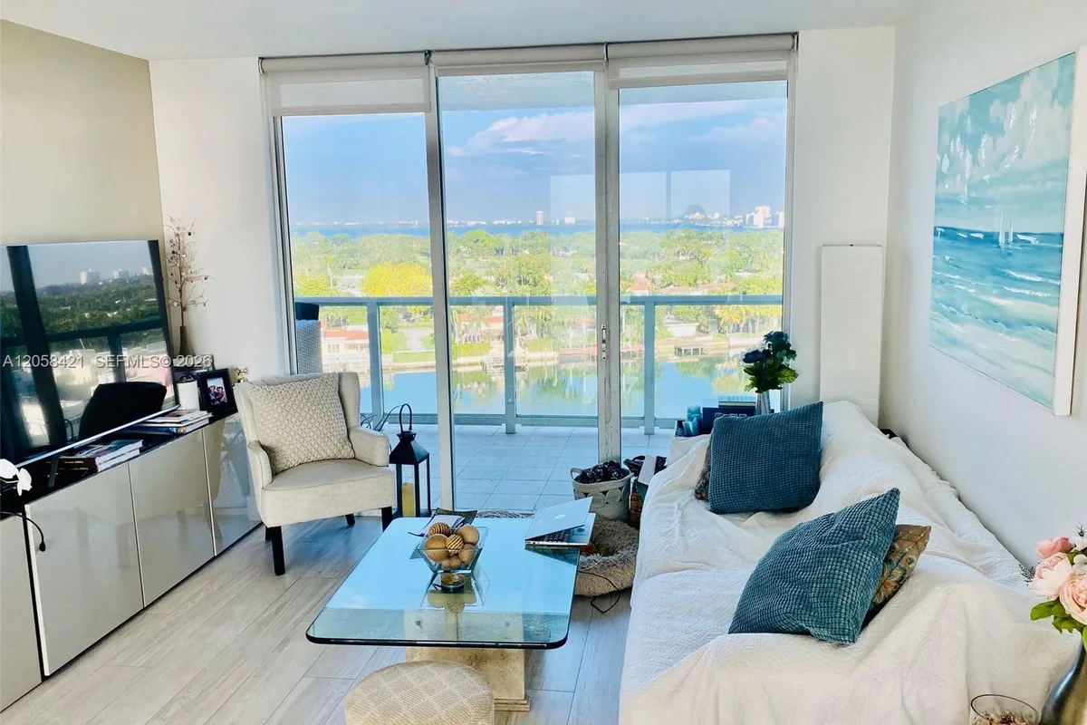 Condo in Miami Beach: photo 1 of 32