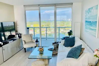 Condo in Miami Beach: photo 1 of 32