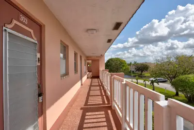 9400 Sunrise Lakes Blvd #303, Sunrise: photo 1 of 29