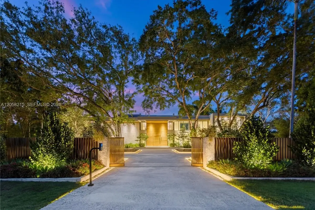 6701 SW 101st St, Pinecrest: photo 1 of 30