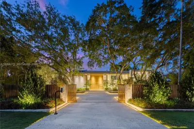 6701 SW 101st St, Pinecrest: photo 1 of 30