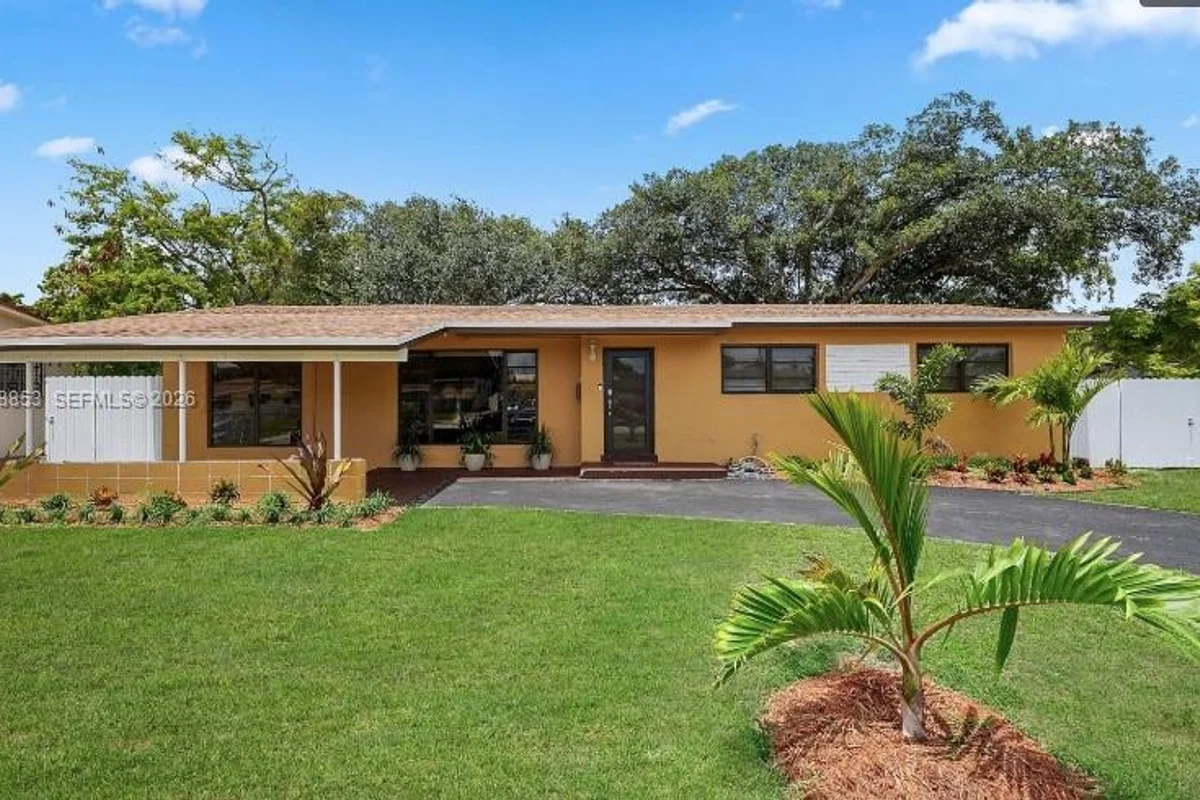941 NW 180th Ter #1, Miami Gardens: photo 1 of 23