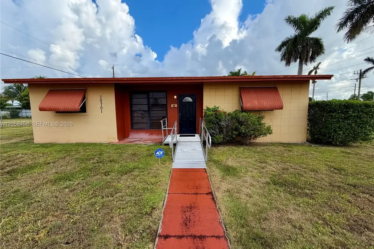 10701 SW 149th St, Miami: photo 1 of 25