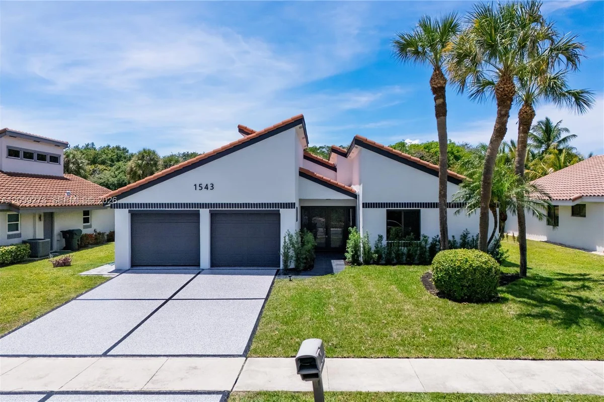 1543 SW 1st Ave, Boca Raton: photo 1 of 58