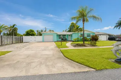 2395 Edgewater Dr, West Palm Beach: photo 1 of 32