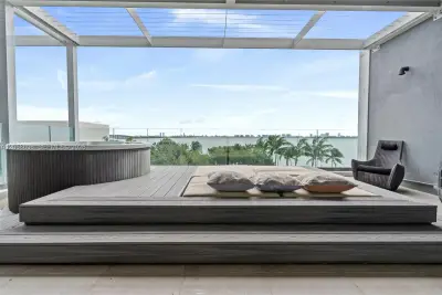 650 NE 32nd St #BH2, Miami: photo 1 of 29