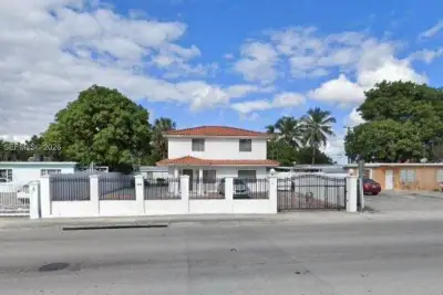 961 E 9th St, Hialeah: photo 1 of 54