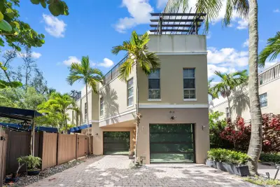 814 SW 10th St, Fort Lauderdale: photo 1 of 32