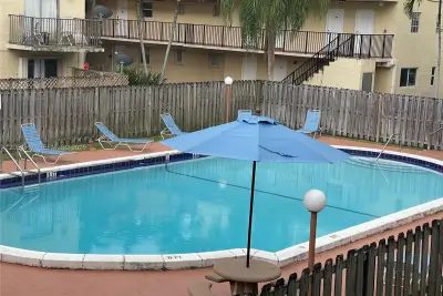 8600 SW 109th Ave #4-220, Miami: photo 1 of 18