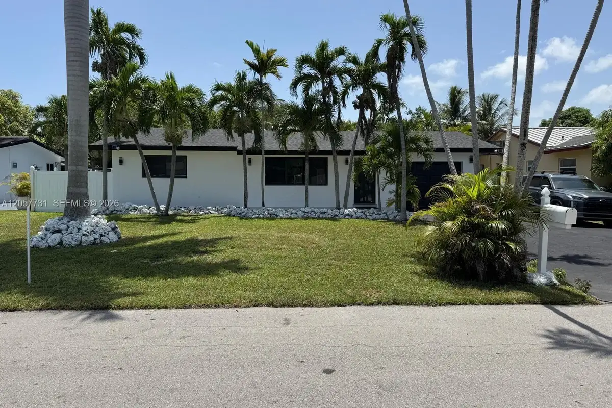 1370 SW 32nd St, Fort Lauderdale: photo 1 of 32