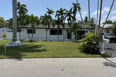 1370 SW 32nd St, Fort Lauderdale: photo 1 of 32