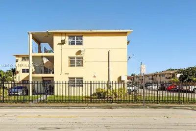 3855 SW 79th Ave #27, Miami: photo 1 of 12