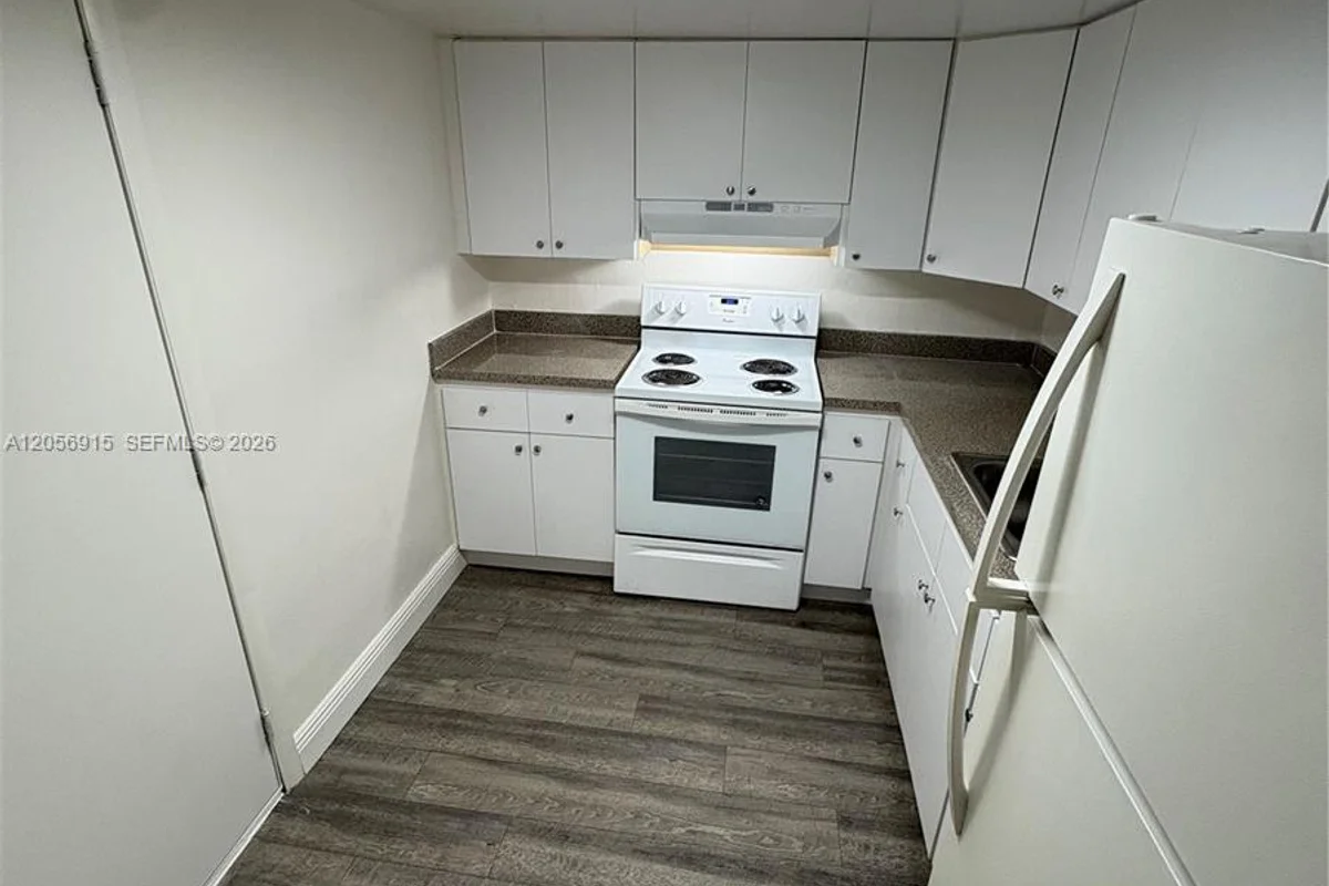 13455 NE 6th Ave #303, North Miami: photo 1 of 7