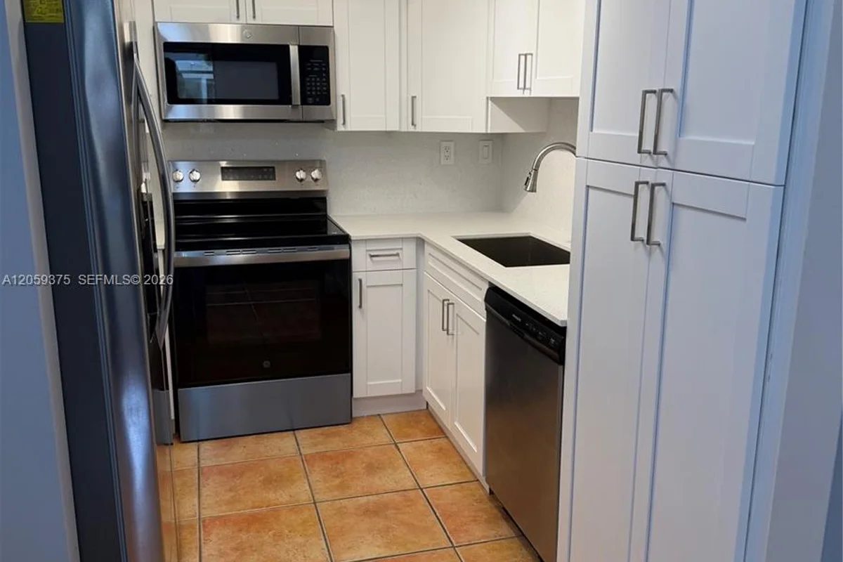 8810 SW 123rd Ct #M-209, Miami: photo 1 of 9