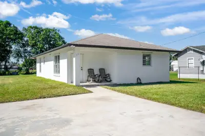 116 SE 3rd St N, Belle Glade: photo 1 of 18