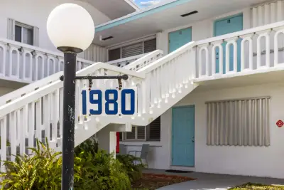 1980 Sunset Ave #7, Palm Springs: photo 1 of 35
