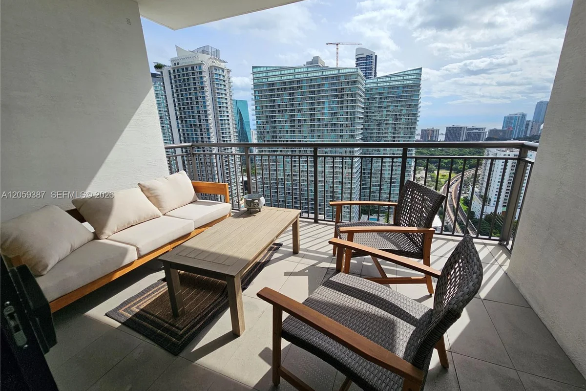 999 SW 1st Ave #3004, Miami: photo 1 of 39
