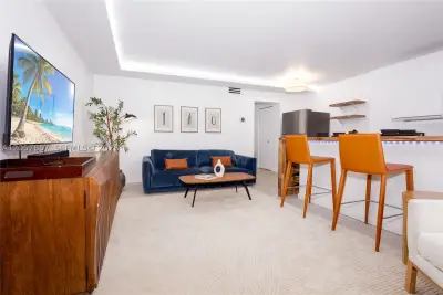 525 Meridian Ave #203, Miami Beach: photo 1 of 1