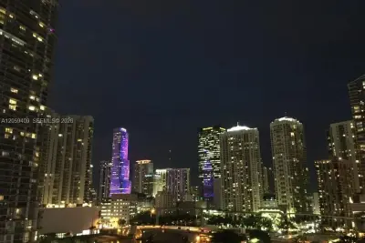 690 SW 1st Ct #1220, Miami: photo 1 of 15