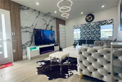 1668 SW 20th St #1, Miami: photo 1 of 57
