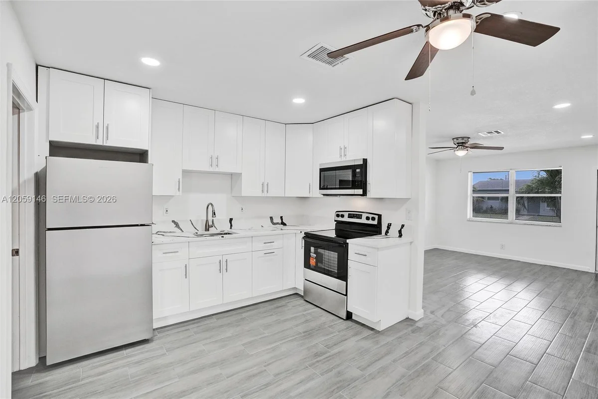 5900 NW 19th St #B, Sunrise: photo 1 of 19