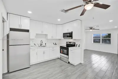 5900 NW 19th St #B, Sunrise: photo 1 of 19