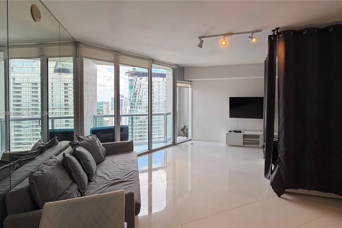 475 Brickell Ave #5008, Miami: photo 1 of 8